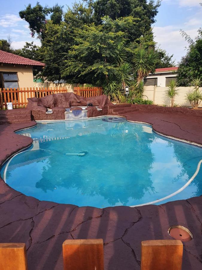 Alu Guesthouse Roodepoort Kültér fotó